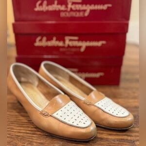 Salvatore Ferragamo Vintage 70’s Brown and Cream Tulips Women's Loafers size 6.5